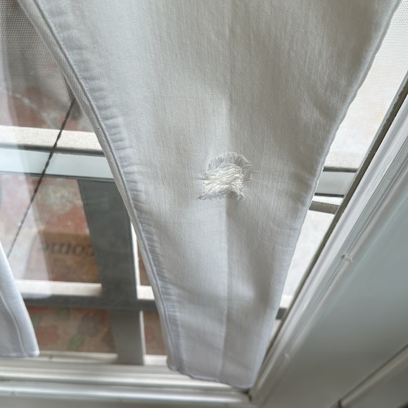 Old Navy The Flirt White Skinny Distressed Jeans - Picture 4 of 10